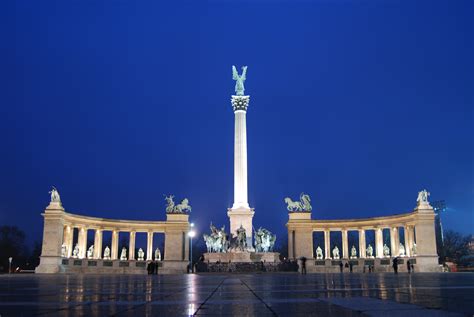 filethe millennium monument  heroes square budapest hungaryjpg