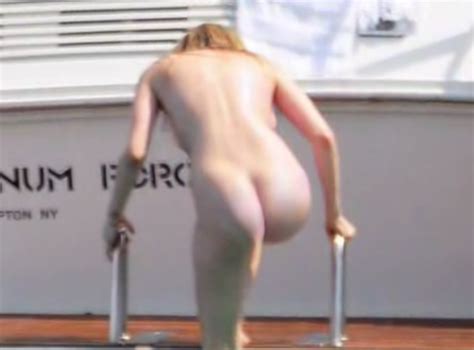 04 png in gallery avril lavigne naked rising into the boat picture 4 uploaded by avrilcum on