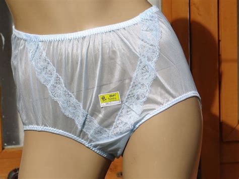 gorgeous vintage style silky nylon and lace full panties waist 28 44 sfk6