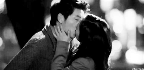 Seo In Guk And Eunji Kiss 