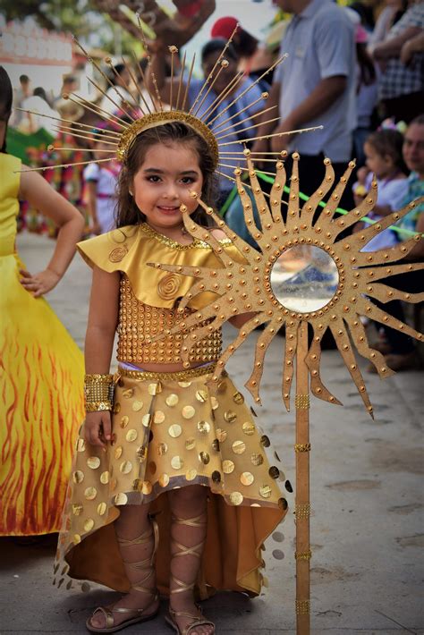 diosa del sol como hacer vestidos reciclados disfraz de diosa vestidos largos  ninas