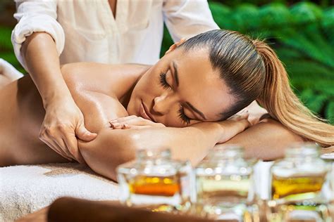 5 benefits of deep tissue massage salon sleek