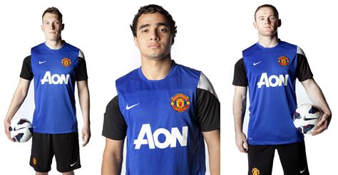 picture  manchester united training kit