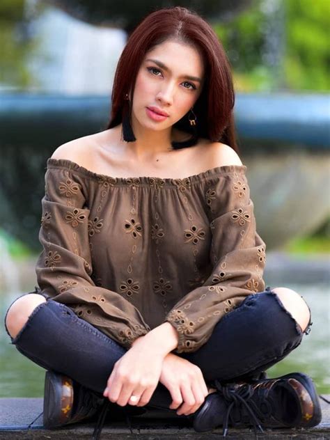 5 artis indonesia yang dianugerahi bibir seksi bagars co