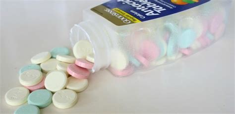 7 Harmful Things That Can Happen To Your Body If You Take Antacids Too