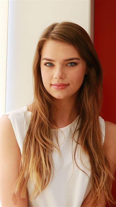 Beautiful Long Hair Actress Indiana Evans 720x1280 Wallpaper