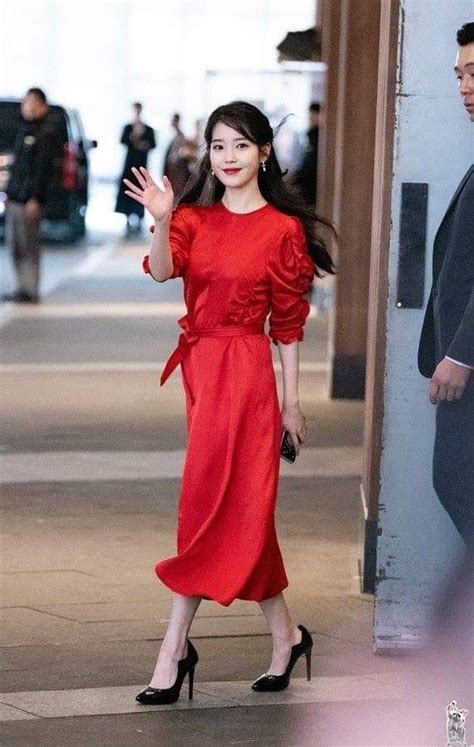 Iu에 있는 Meng Vang님의 핀 패션 스타일 드레스 아름다운 유명인