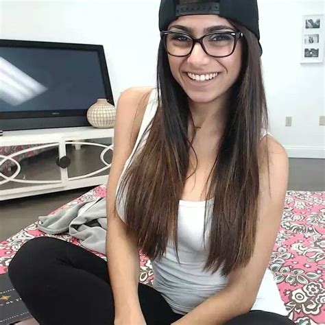 98 best images about mia khalifa on pinterest sexy girls beautiful women and hot girls