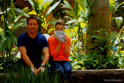 Lauren German And Alex O Loughlin On Set Of Hawaii Five 0