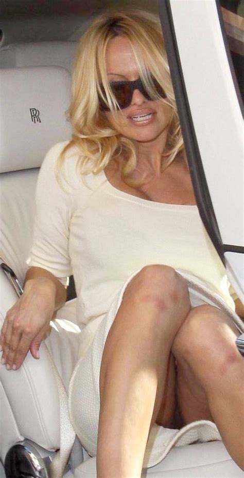 pam anderson upskirt and cleavage thanks to quickfinder taxi driver movie