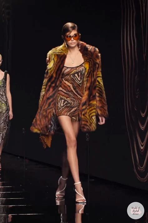 Versace Look 84 Fall Winter 2020 2021 Ready To Wear Collection