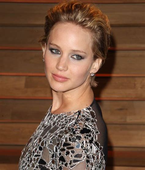 apple iphone users warned after icloud hack lead to jennifer lawrence naked picture leak
