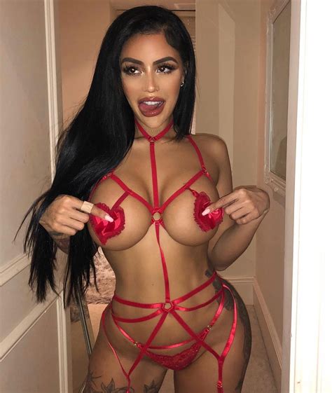 Chloe Saxon Nude For Xmas 24 Photos The Fappening