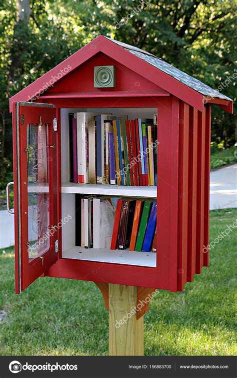 sidewalk library  residential neighborhood stock photo  rasilja