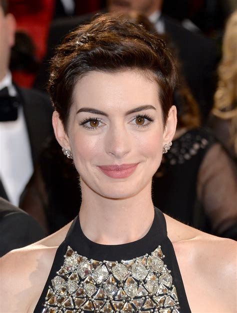 Anne Hathaway Hair And Makeup At Oscars 2014 Popsugar Beauty