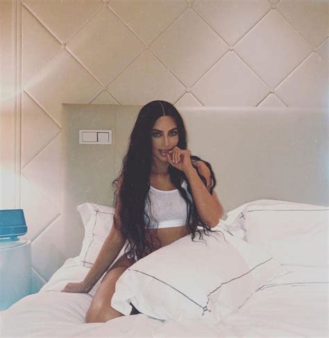 sexy bed selfies of the kardashian sisters