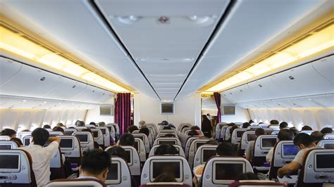 las ventajas de elegir un asiento en las últimas filas en un avión