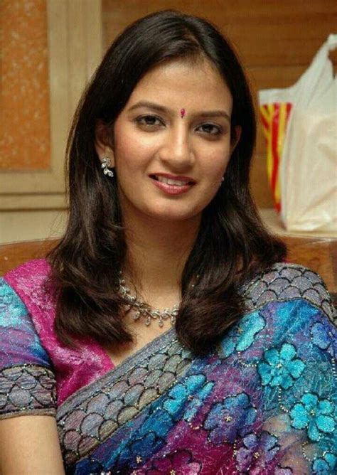house wife indian housewife beautiful saree saree indian beauty