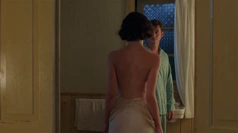 emily mortimer nue dans the sleeping dictionary
