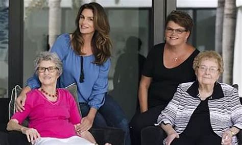 cindy crawford 57 rare photo with sister and grandmothers on