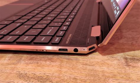 hp spectre    hands  whiskey lake power sits   hours  battery life