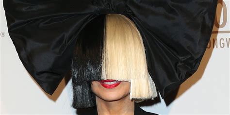 sia shows off her face at an event