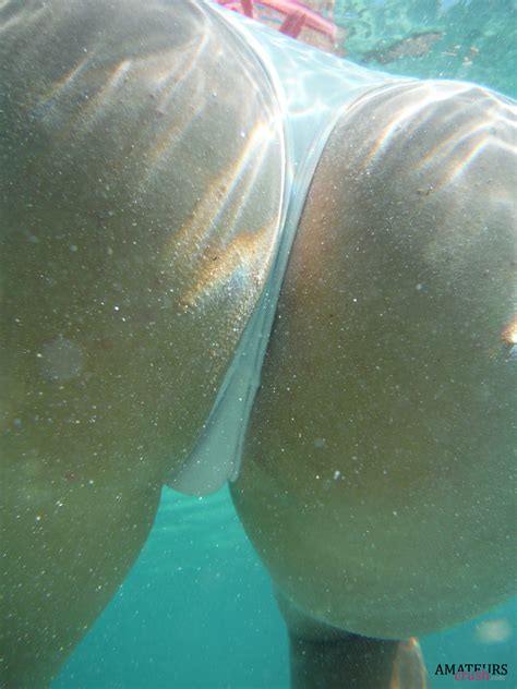 amateur ass underwater not an everyday post you would see