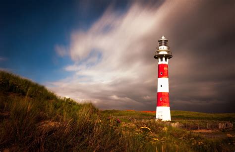 lighthouse nieuwpoort belgian coast photo  stijn vandermeulen lighthouse coastal life