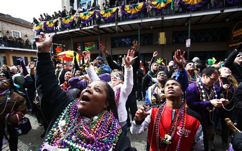 how to enjoy mardi gras and not make a fool of yourself