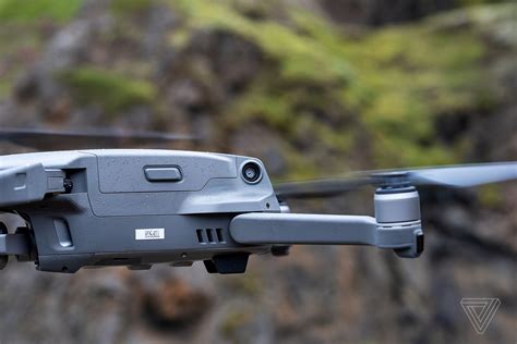 djis  mavic  drones  upgraded cameras  zoom lenses  verge