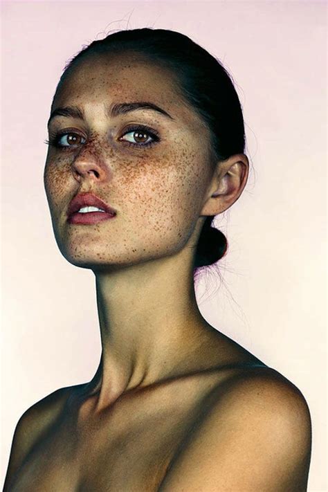 fotógrafo retrata a beleza Única de pessoas com sardas portrait
