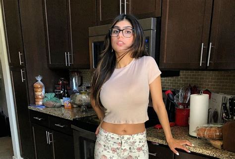 Mia Khalifa Revela Cuánto Ganó Haciendo Películas Porno La Fm