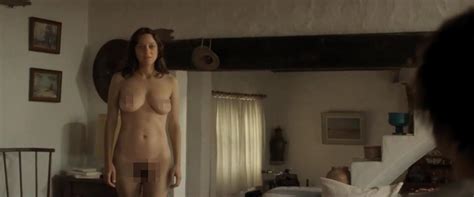 marion cotillard strips off totally naked for sex scene in romantic drama les fantômes d ismael