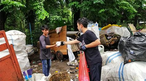 komunitas tolong menolong  perhimpunan driver  bersatu berbagi masker  nasi bungkus