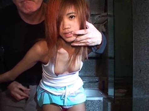 thai girl does a good job sucking dick asian porn