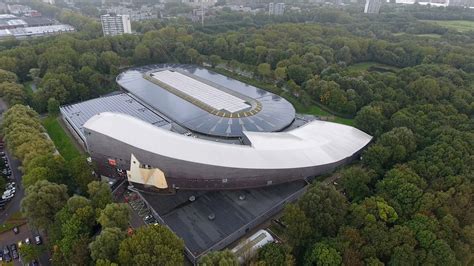 contact de uithof  largest indoor sports centre  europe