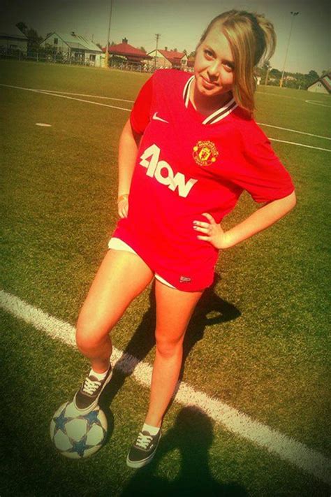 Manchester United Fc The Stretford End Manchester United Girl On The