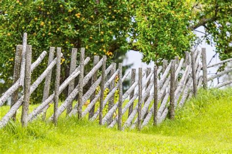 Diy Instructions On How To Build A Fence On A Slope Gardenerdy