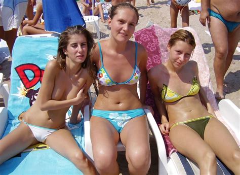 Bottomless Girls On Beach Jizz Free Porn