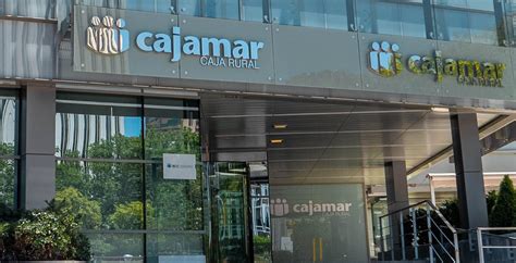 cajamar reduce sus ganancias   tras dotar  millones por el covid companias cinco dias