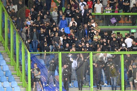 fc utrecht fans misdragen zich na uitschakeling tegen utrechtfans