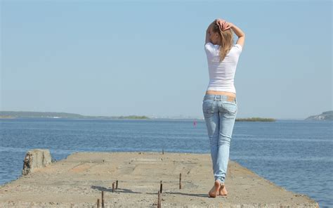 women jeans outdoors barefoot avril b 2560x1600 wallpaper