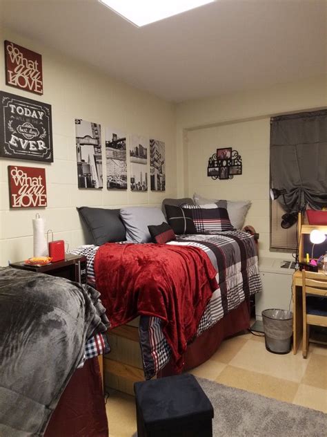 Tips And Tricks For A Minimalist Guy Dorm Room Decorations Minimalist