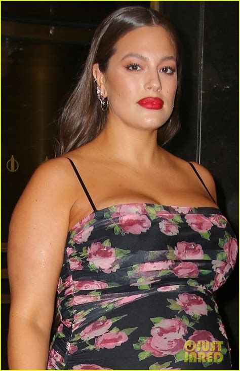 Ashley Graham Reveals The Unexpected Advice She Asks From Fellow Moms