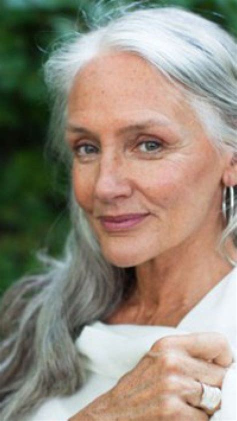 how this 63 year old model stays gorgeous 70 year old women cindy