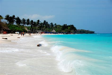 playa blanca isla de  cartagena de indias colombia