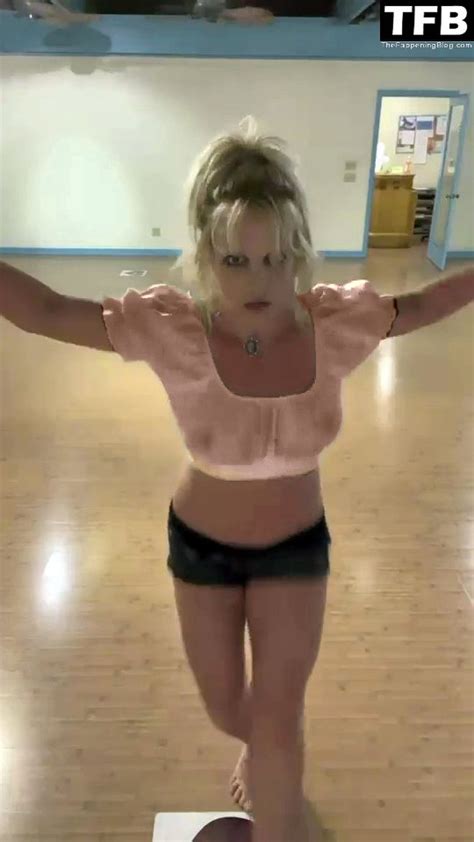 Britney Spears Braless 13 Pics Video Thefappening