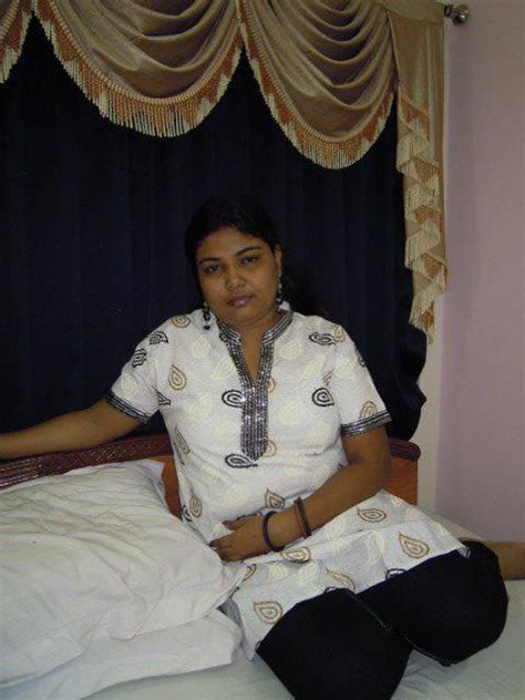 hot indian aunties photos saree pics desi auntie