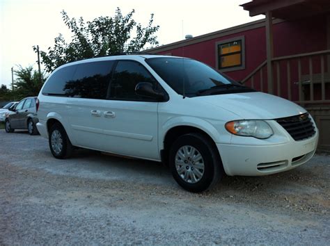 chrysler town country pictures cargurus