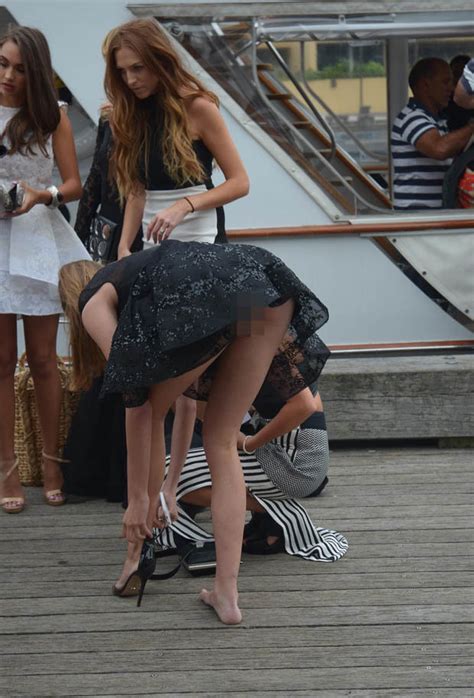 Model Chloe Worthington Exposes Crotch In Wardrobe Malfunction Daily Star